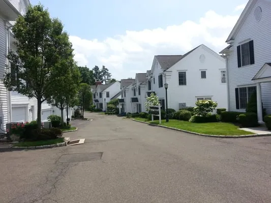 GL Lawn Maintenance Logo