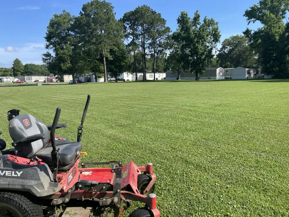 Custom lawn care service experts serving Houma, LA - Gladiator