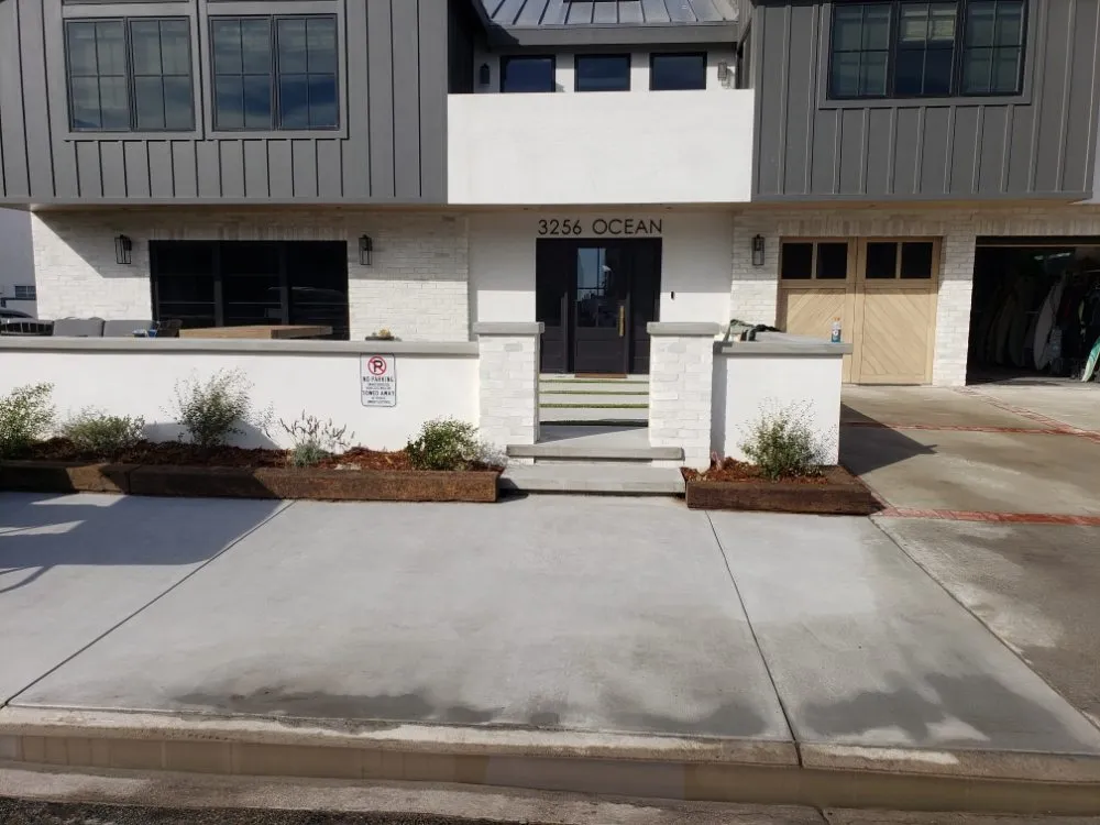 Reliable garden landscaping in Oxnard, CA - Gladys Lopez & Family landscaping & Maintenance