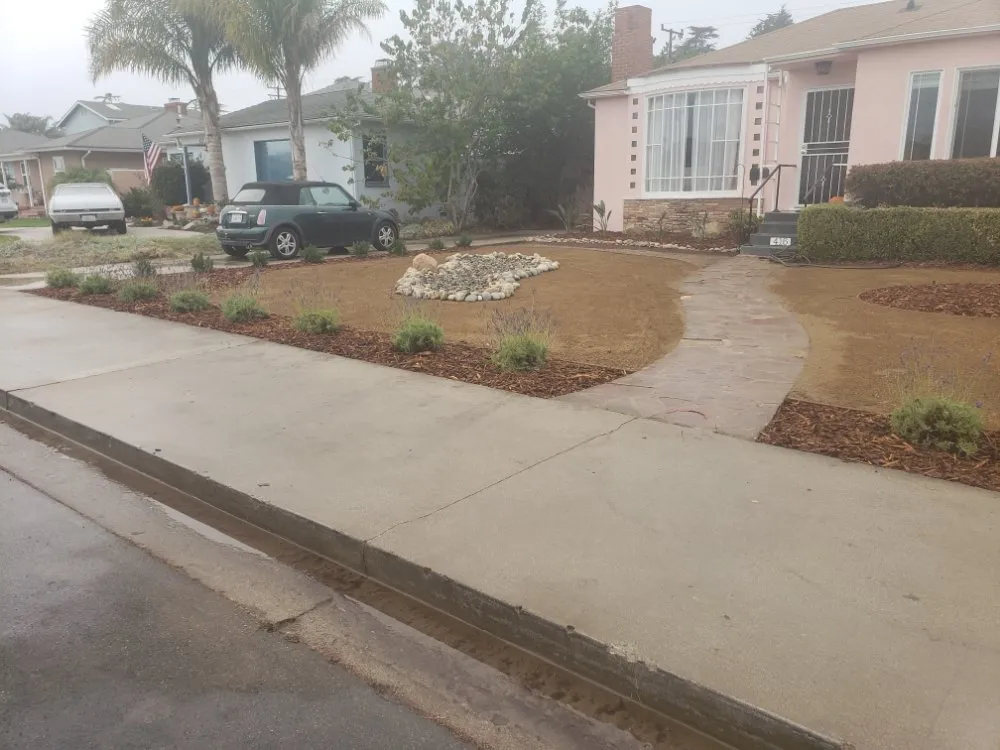 Local residential landscaping in Oxnard, CA by Gladys Lopez & Family landscaping & Maintenance