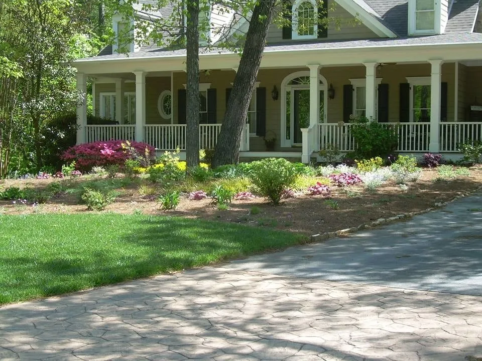 Affordable yard cleanup service in Woodstock, GA by Glasscapes