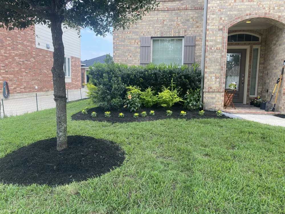 Custom yard maintenance in Houston, TX by Glazing Handymen and Landscaping