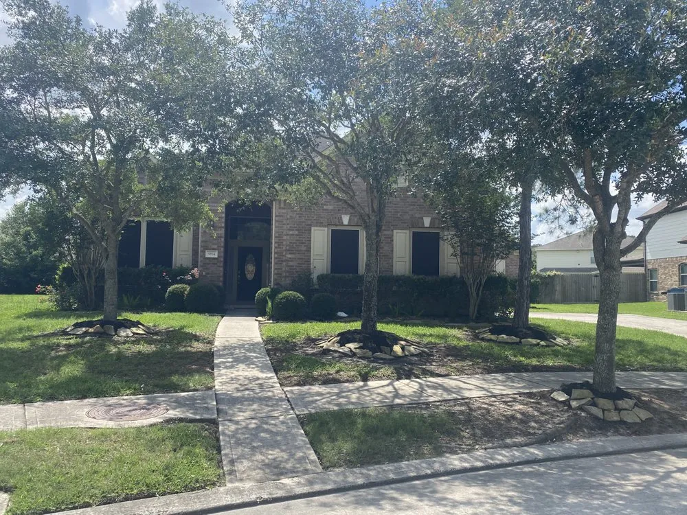 Reliable lawn care service in Houston, TX by Glazing Handymen and Landscaping