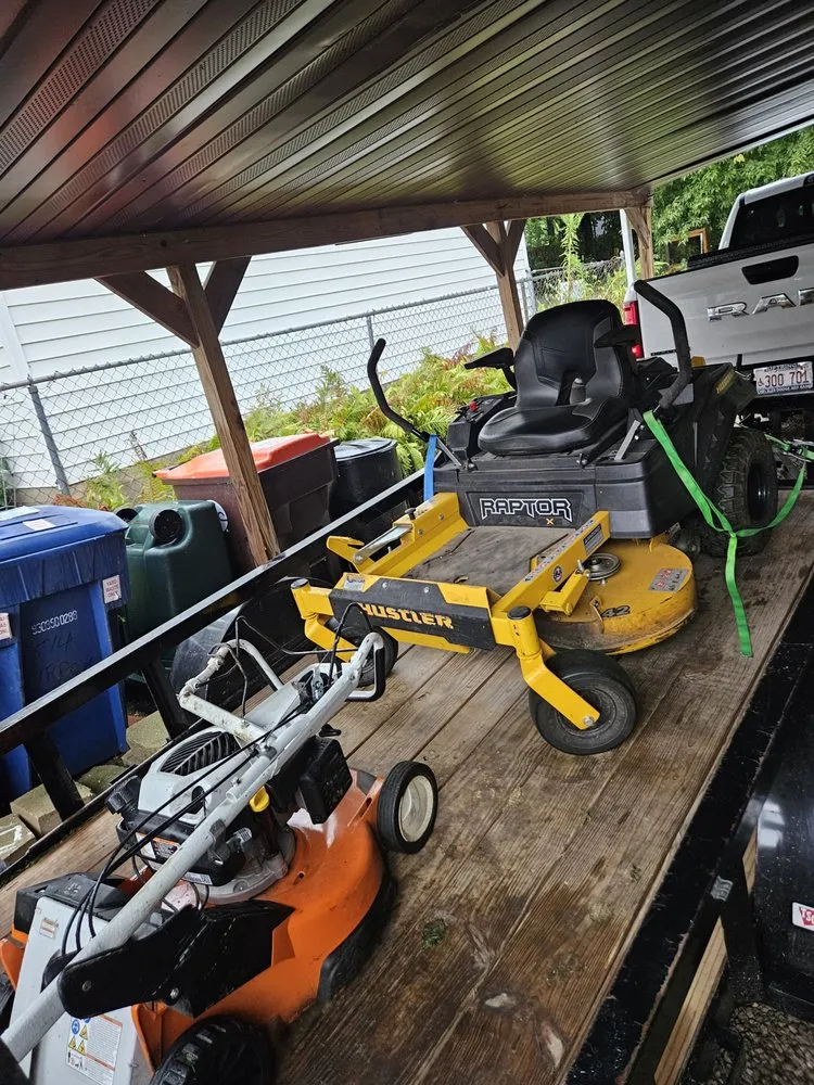 Expert yard cleanup service for homes in Peoria, IL by Glenn Perrine Lawn Care