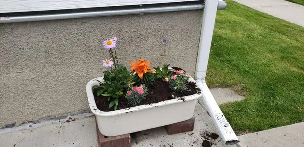 Glenns Lawn Service Logo