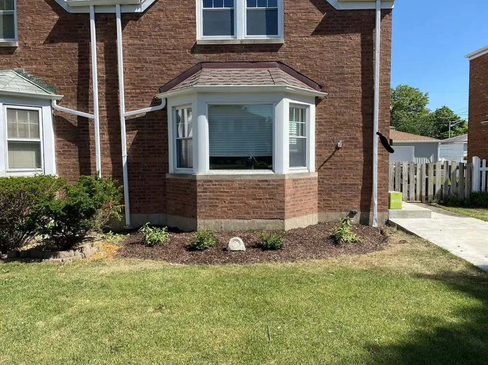 Top-rated lawn mowing service in Wonder Lake, IL by Glen's Lawn Service