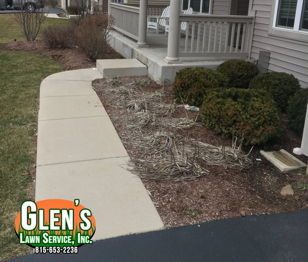 Professional lawn care service in Wonder Lake, IL - Glen's Lawn Service