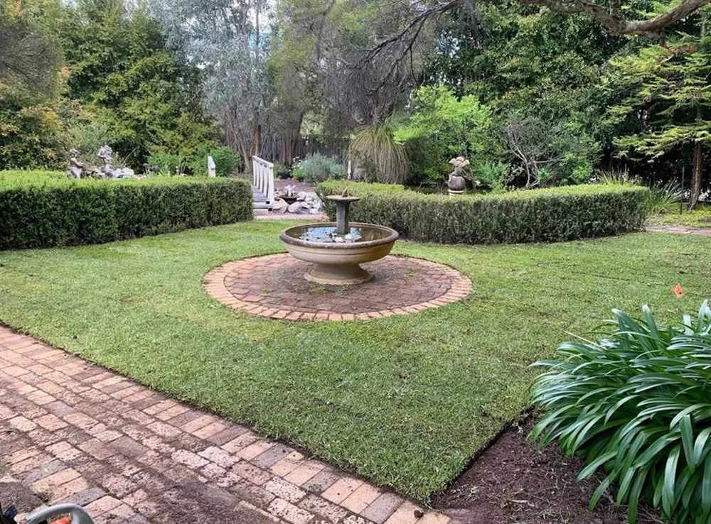 Local lawn mowing service for homes in Chicago, IL by Glenview Lawn Care