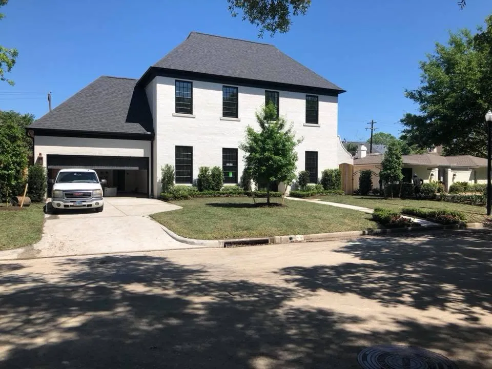 Expert lawn mowing service in Houston, TX by Glez Landscaping