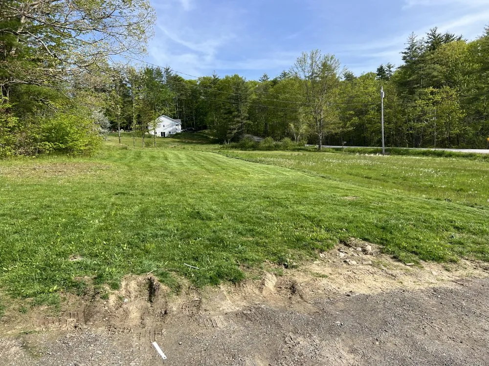 Top-rated lawn mowing service for beautiful yards across Rollinsford, NH - Glidden lawn & landscaping