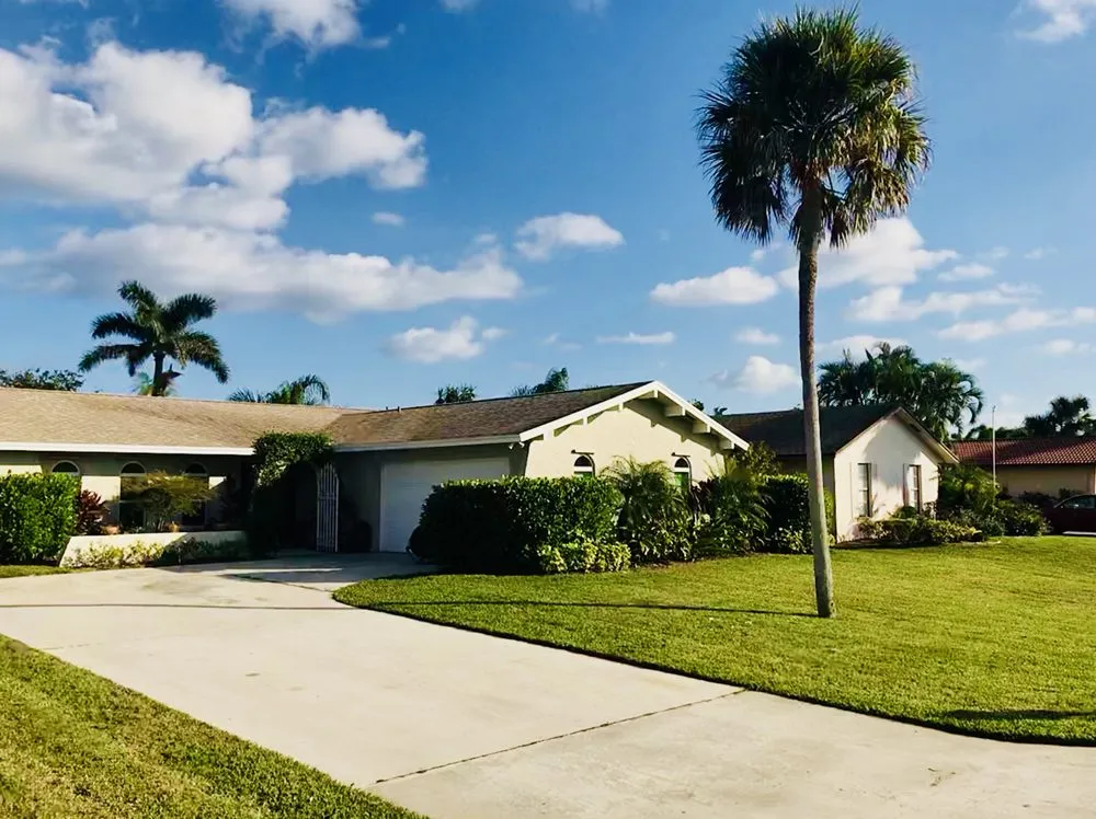 Expert yard cleanup service in Palm Beach Gardens, FL - Global Landscaping