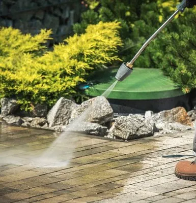 Global Worx Outdoor Services Logo