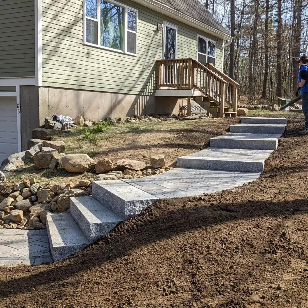 Local yard maintenance in Concord, NH by Globe Green