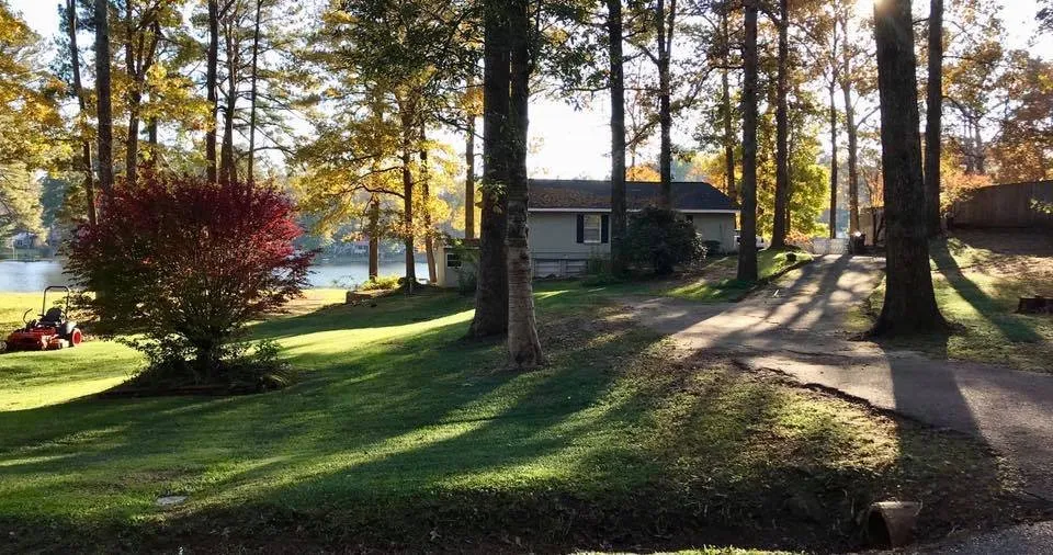Local yard maintenance in Fosters, AL by Globetti's Lawn Care