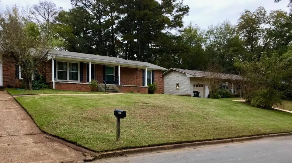 Affordable residential landscaping in Fosters, AL - Globetti's Lawn Care