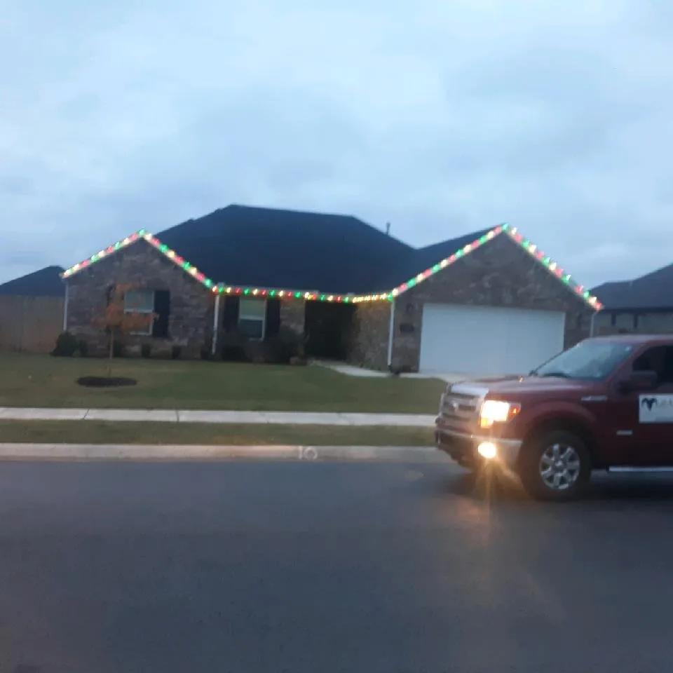 Top-rated yard cleanup service experts serving Fayetteville, AR - Glorious Lights