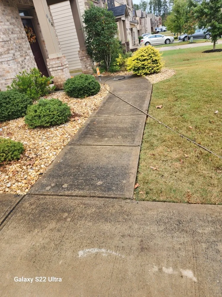 Trusted lawn care service in Griffin, GA - GloverCuts