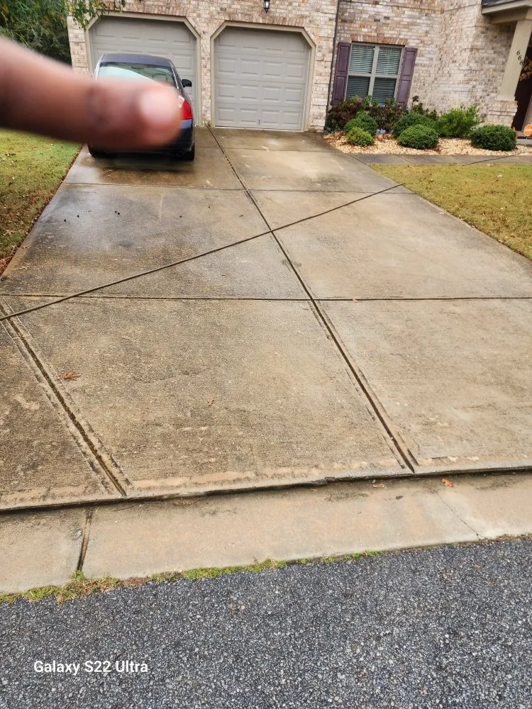 Professional yard cleanup service in Griffin, GA by GloverCuts