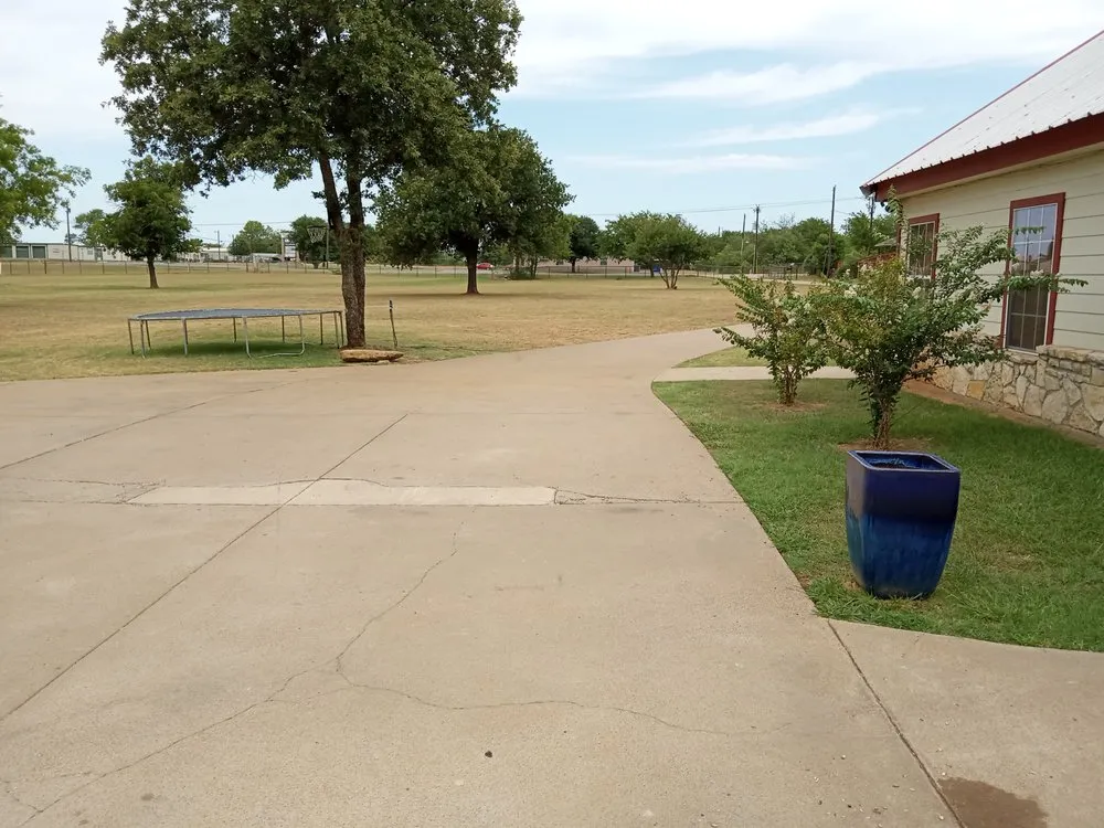 Expert yard cleanup service in Granbury, TX - Glowing Landscaping