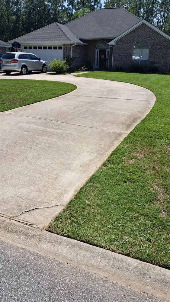 Local lawn mowing service in Biloxi, MS - GLW Lawn service