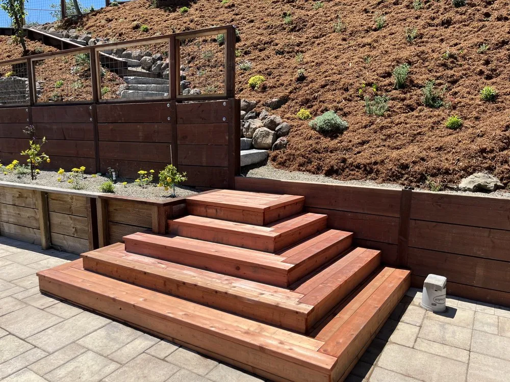 Expert lawn care service experts serving Rohnert park, CA - G&M Landscape & Construction