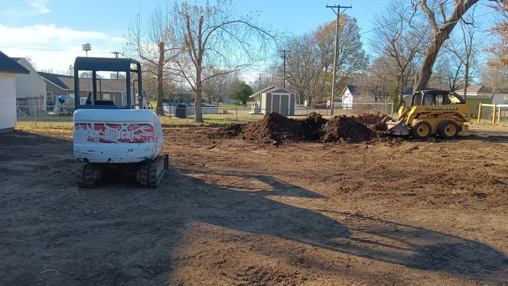 Local garden landscaping experts serving Aurora, MO - G&M Landscaping and Excavating