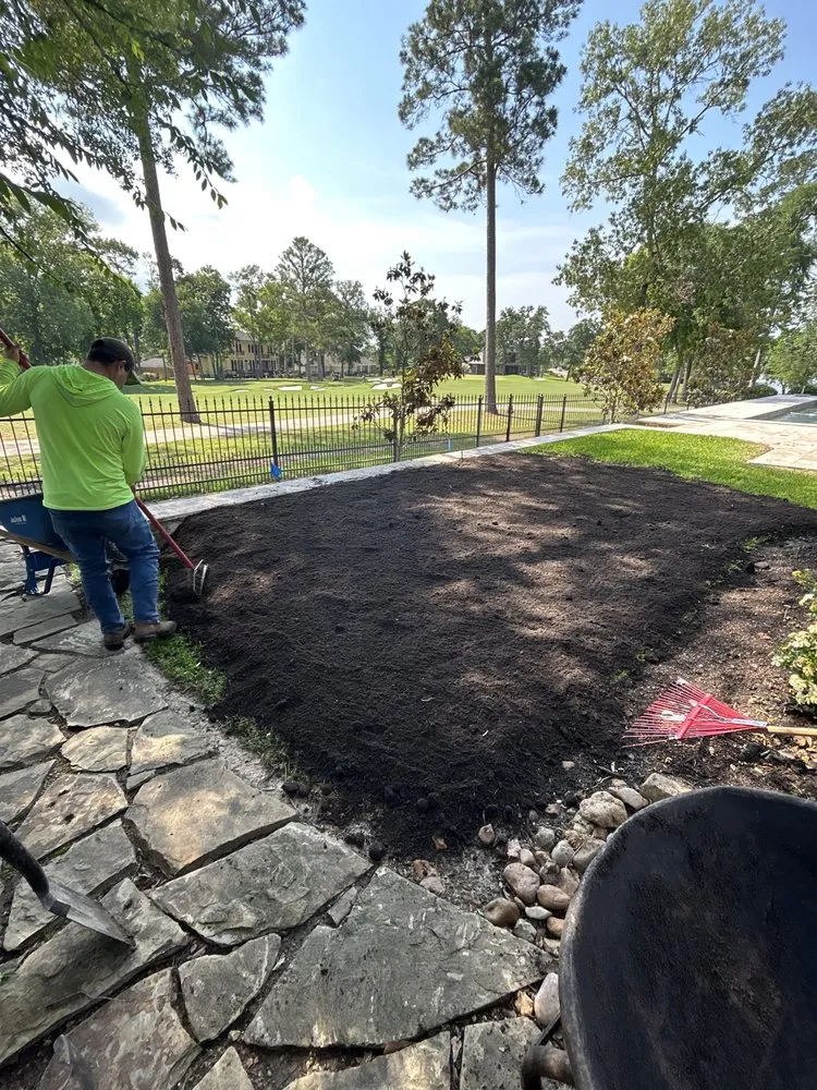 Top-rated garden landscaping for beautiful yards in Cut and Shoot, TX by G&M Service