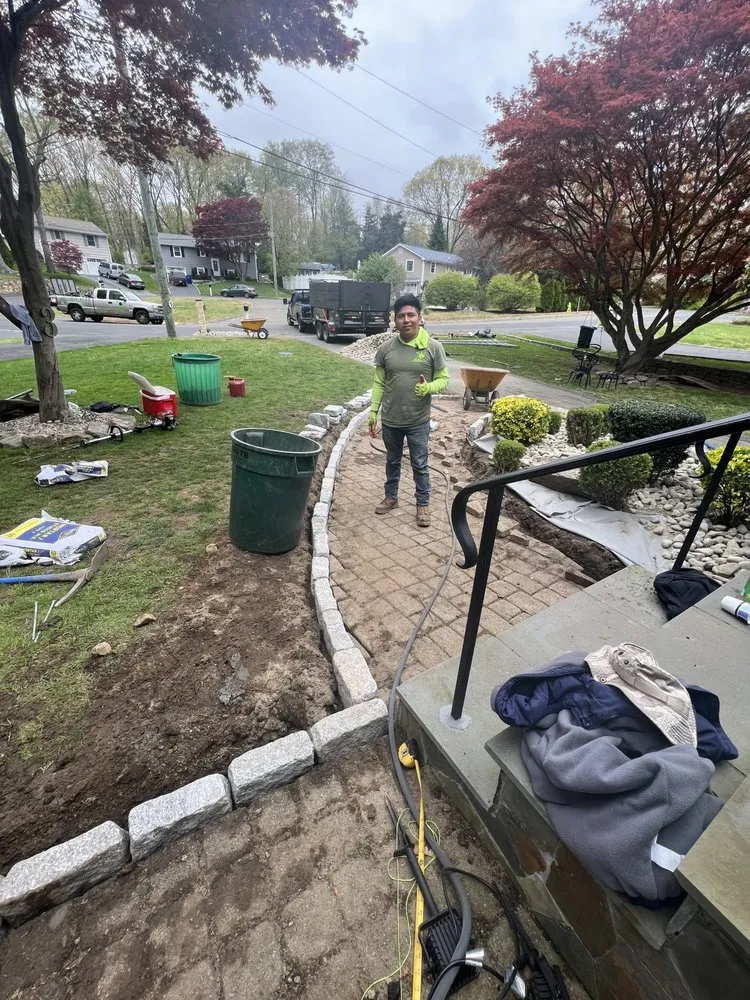 Custom lawn mowing service in Norwalk, CT by GéNes1s Landscaping & Service