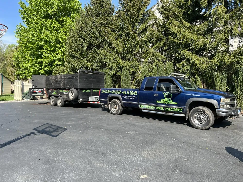 Custom lawn mowing service for homes in Norwalk, CT by GéNes1s Landscaping & Service