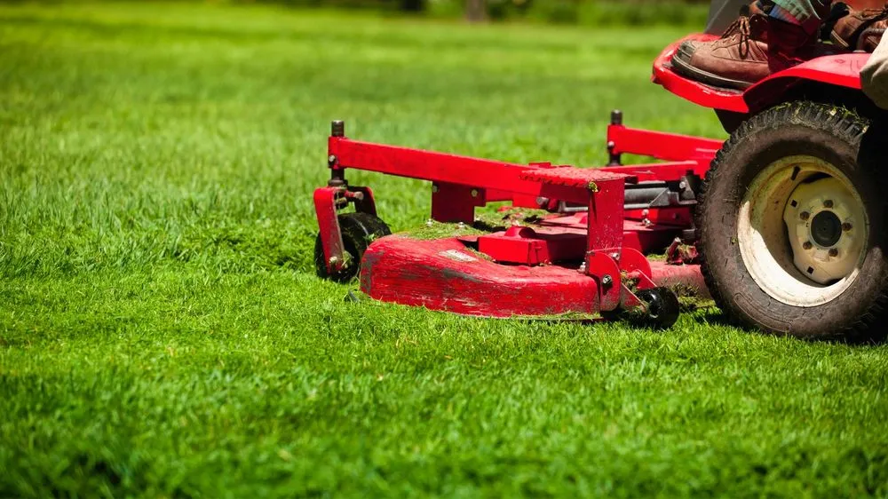 Affordable lawn mowing service experts serving Arlington, TX - Gnome Lawn Services