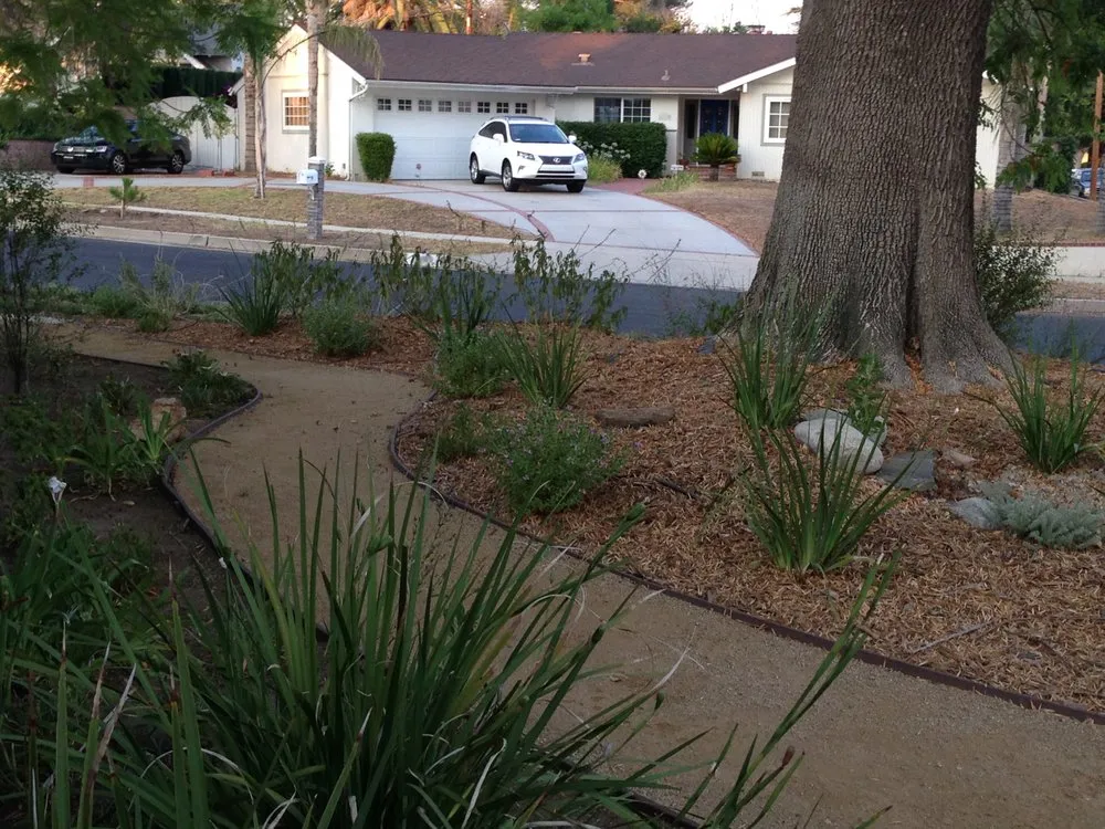 Custom residential landscaping experts serving Los Angeles, CA - Go Green Gardeners