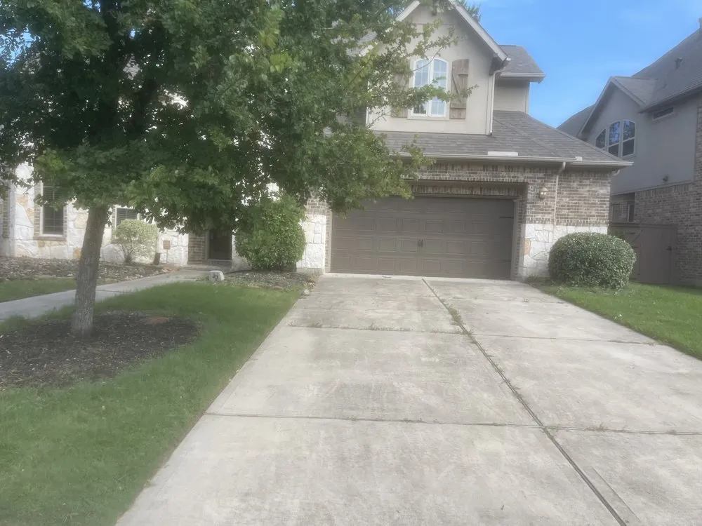 Professional yard cleanup service for homes in Humble, TX by Go Green Lawn Service