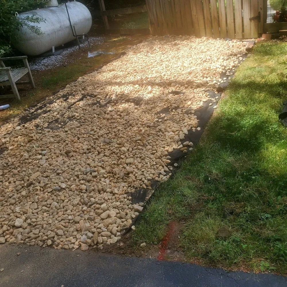 Professional lawn care service in Fredericksburg, VA - Godinez Tree Services