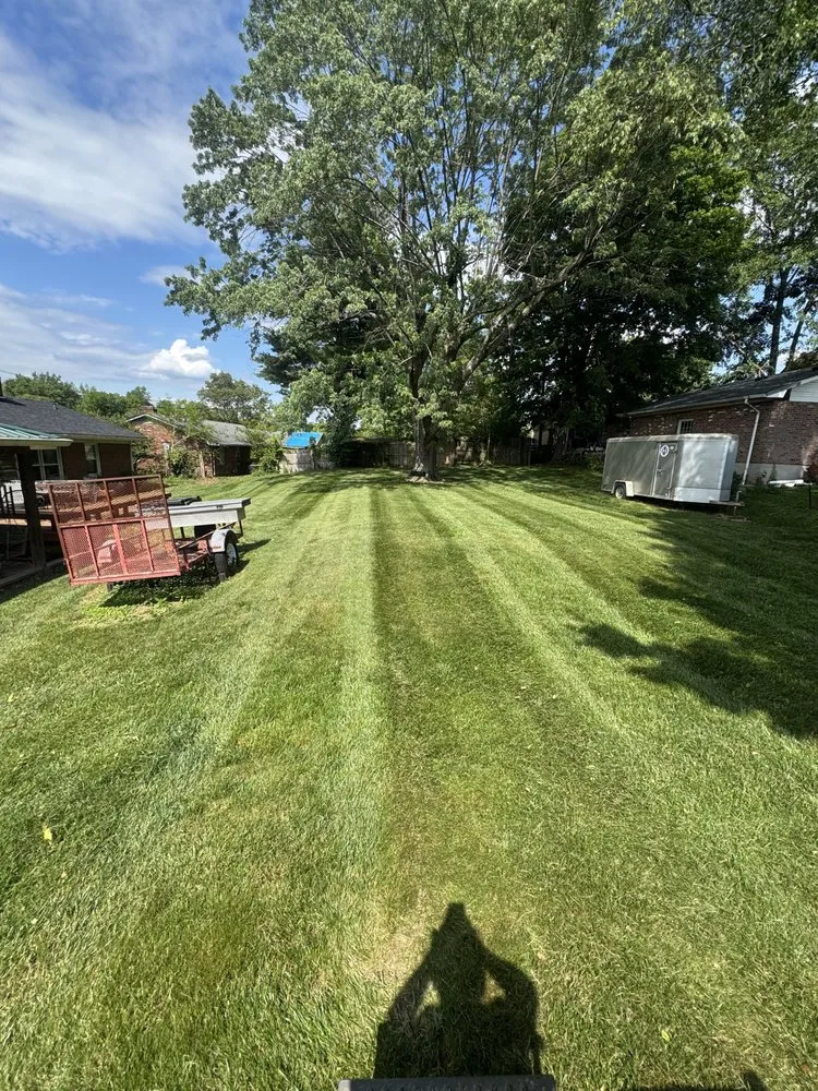 Custom lawn mowing service experts serving Shepherdsville, KY - Goff's Lawn Care