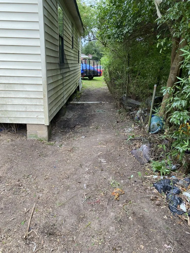 Professional lawn care service in Mobile, AL by Going Green Home Services