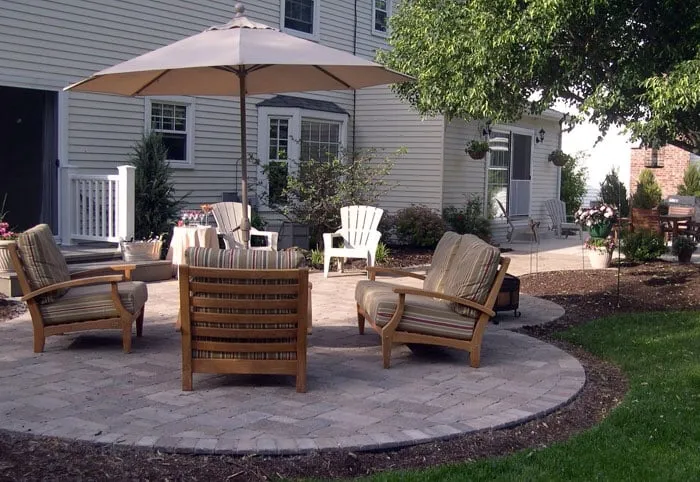 Professional garden landscaping experts serving Aurora, IL - Gold Leaf Landscape