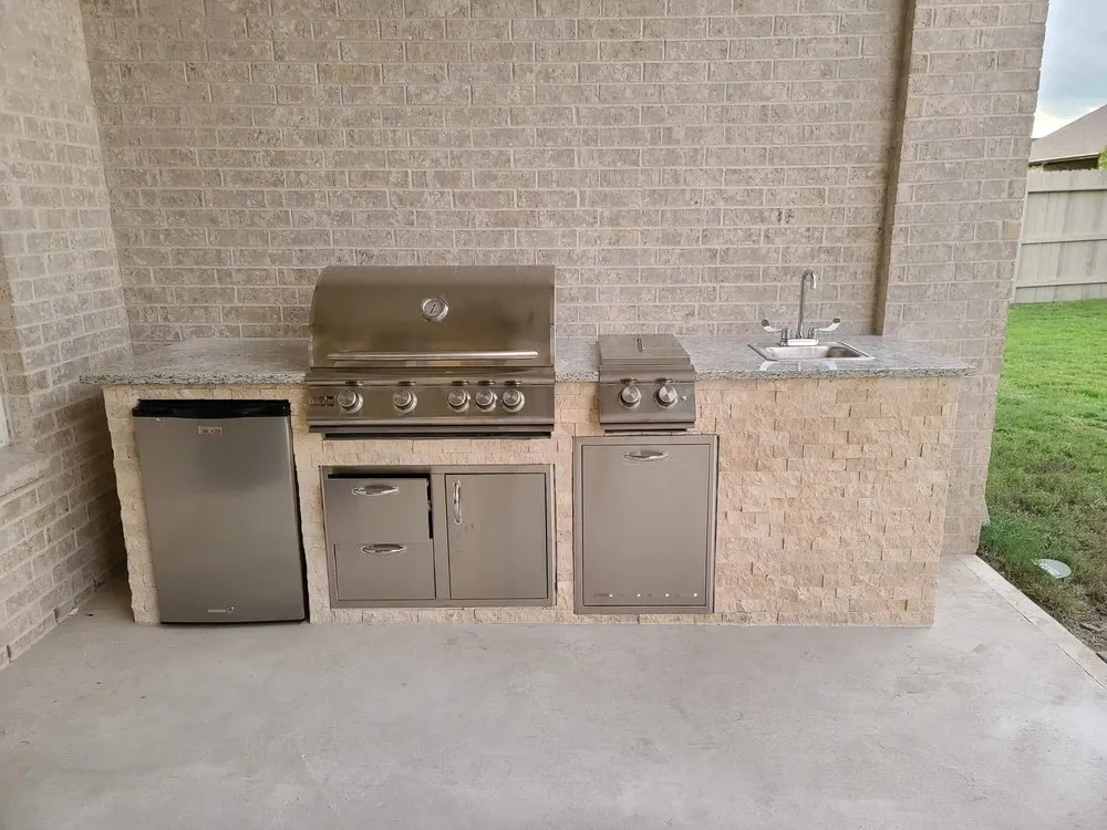 Professional yard cleanup service for year-round maintenance across Bacliff, TX - Gold Standard Construction