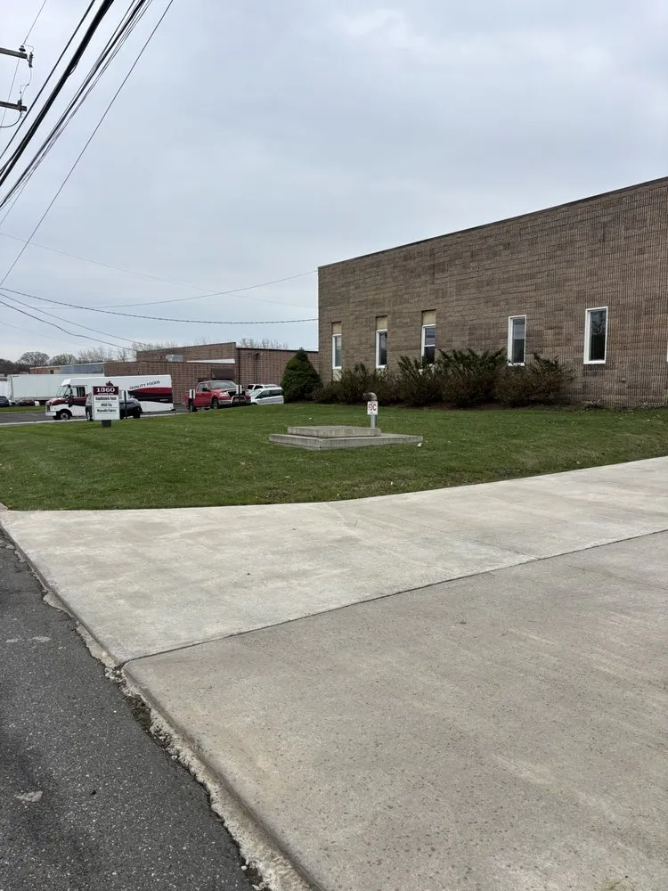 Reliable lawn mowing service experts serving Newportville, PA - Golden Cut Landscaping