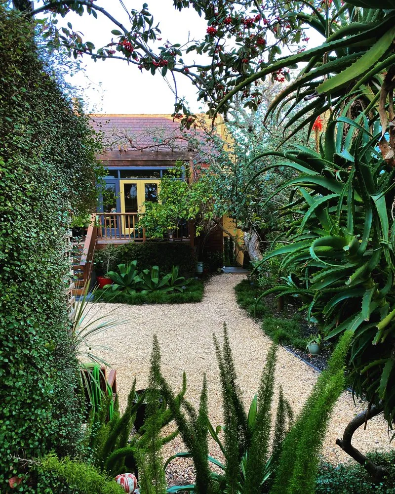 Reliable landscape installation experts serving Emeryville, CA - Golden Gate Gardens