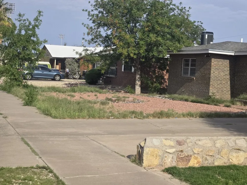 Local landscaping services experts serving El Paso, TX - Golden Lawn & Yard Service