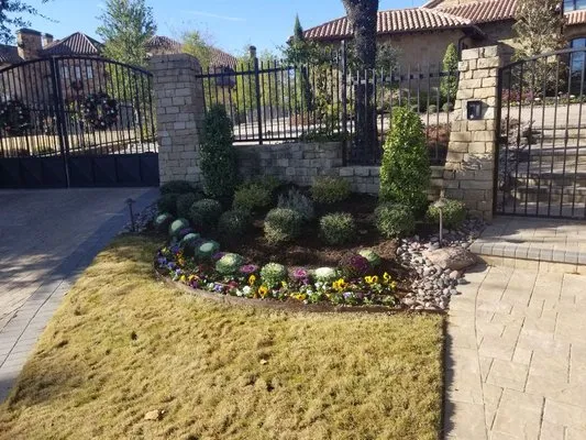 Golden Leaf Lawn Services Logo