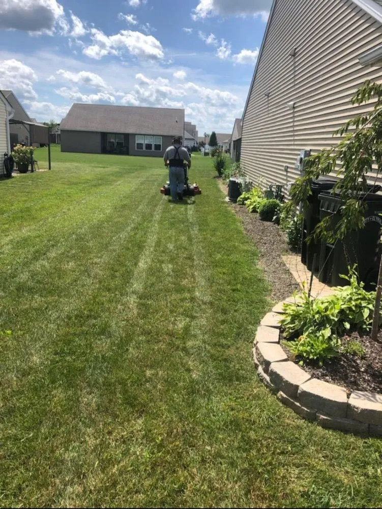 Expert lawn mowing service experts serving Elyria, OH - Golden Pro Landscaping
