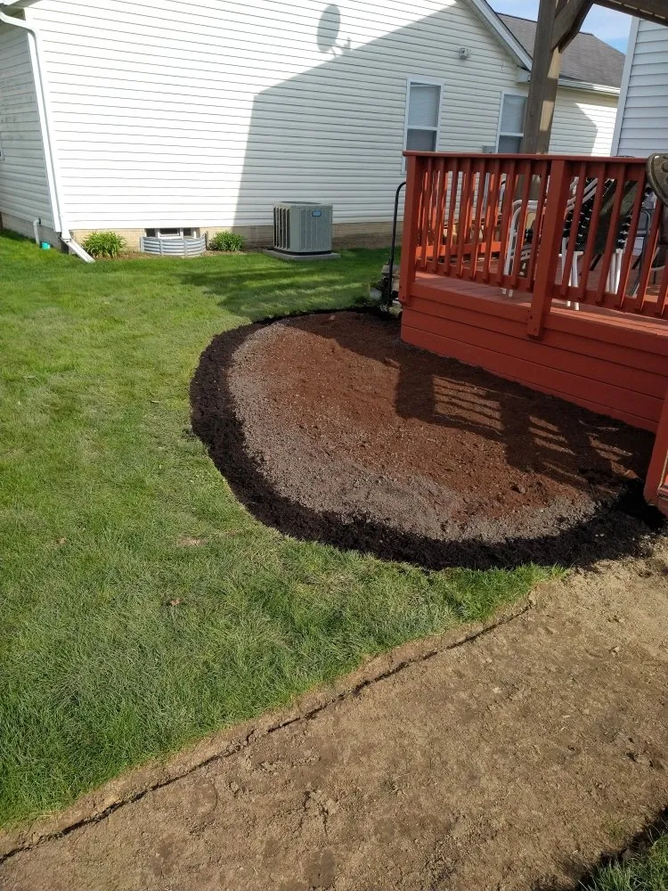 Custom lawn mowing service in Elyria, OH - Golden Pro Landscaping