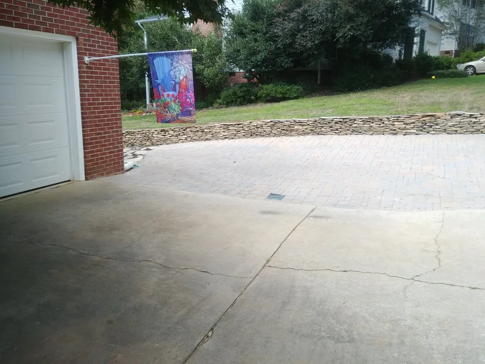 Reliable lawn mowing service in Simpsonville, SC by Golden Strip Landscaping