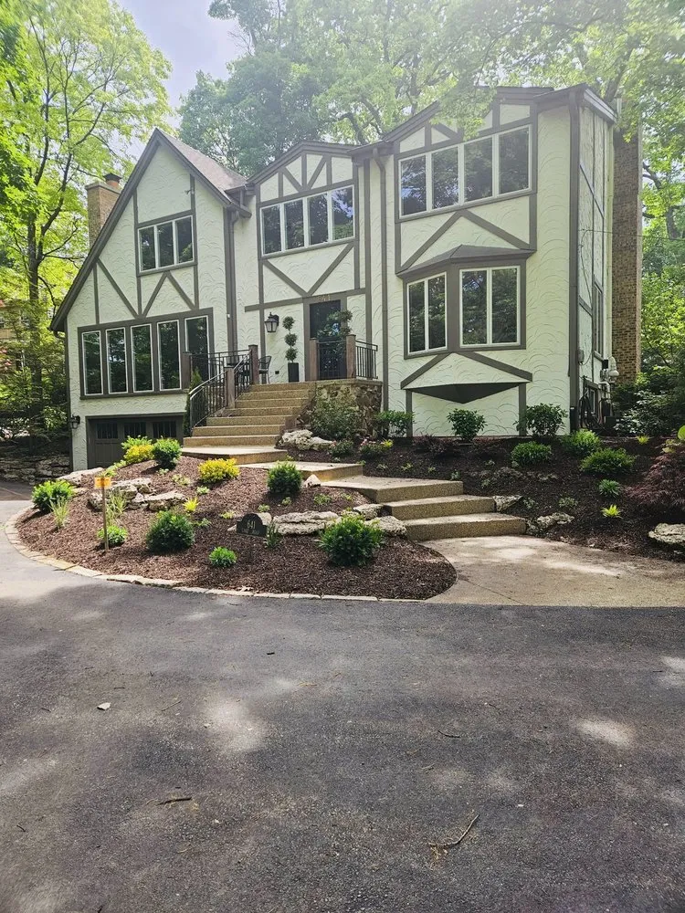 Custom yard maintenance in Winfield, IL - Golden Sun Landscaping