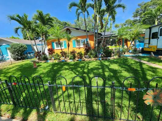 Golden Touch Lawn Care Logo