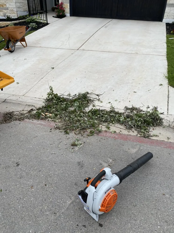 Custom yard maintenance for beautiful yards in Austin, TX by Golden Tree