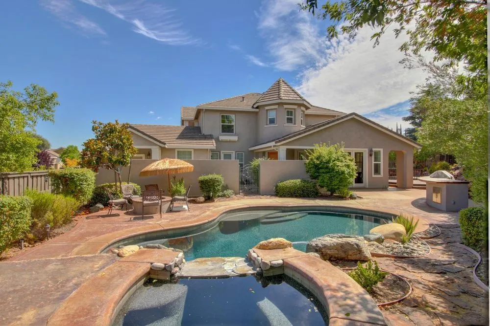 Expert yard cleanup service for year-round maintenance across Loomis, CA - Golden Valley Development