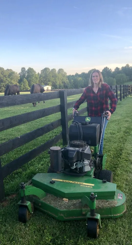 Affordable yard maintenance in Barboursville, VA by Golden Vista Landscaping