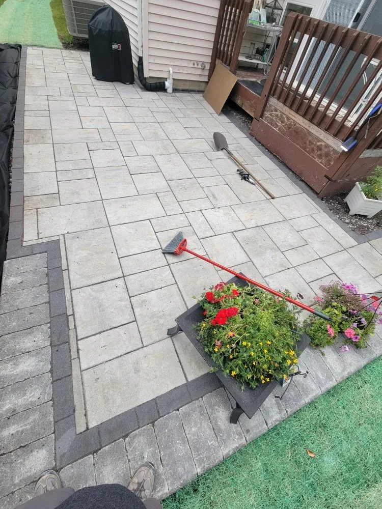 Affordable yard maintenance for residential properties in Batavia, IL by Golden Willow